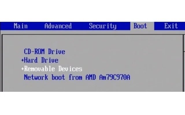 Hướng dẫn cách Ghost Win 7 tại nhà đơn giản nhất 5 Vào tab Boot chọn Removable Devices